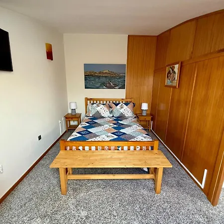Apartment Modern Flat With Pool & Sea View